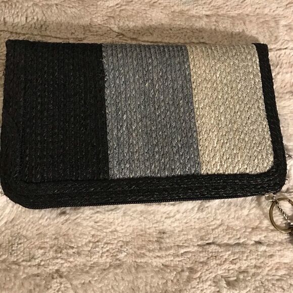 : : 70s / 80s Inspired Woven Wicker Style Clutch Wristlet with Tassel : : - Picture 5 of 13